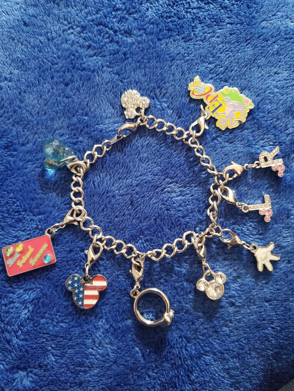 VINTAGE Y2K DISNEY WORLD CHARM BRACELET 🏰✨ 10 detachable charms